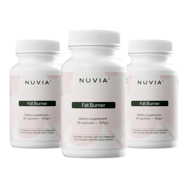 Drei Flaschen Nuvia mit dem Hinweis Contains caffeine auf dem Etikett